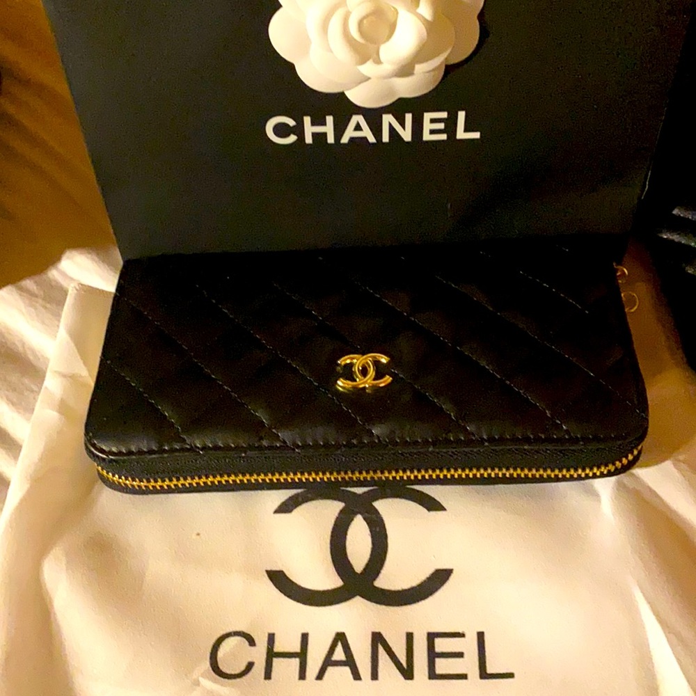 A NWT Double Zipper Wallet Chanel